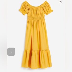 Off the shoulder summer dress. Yellow